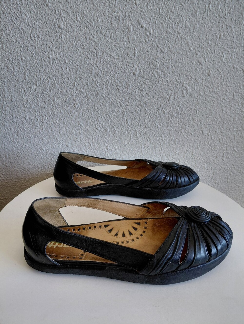Earth Spirit Blossom Black Leather Slip-On Flat Shoe - Picture 8 of 13